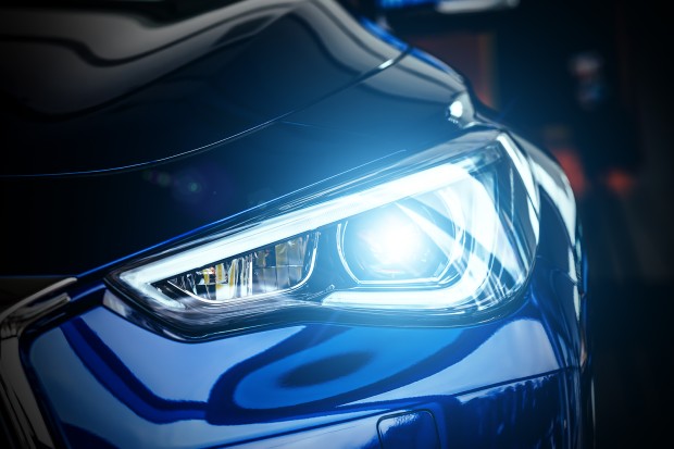 Regular los faros del coche: legalidad, pasos y consejos para una conducción segura Regular los faros del coche: legalidad, pasos y consejos para una conducción segura