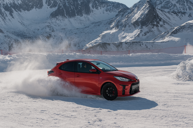 Montaña, nieve y averías: prepara tu coche para sobrevivir al invierno